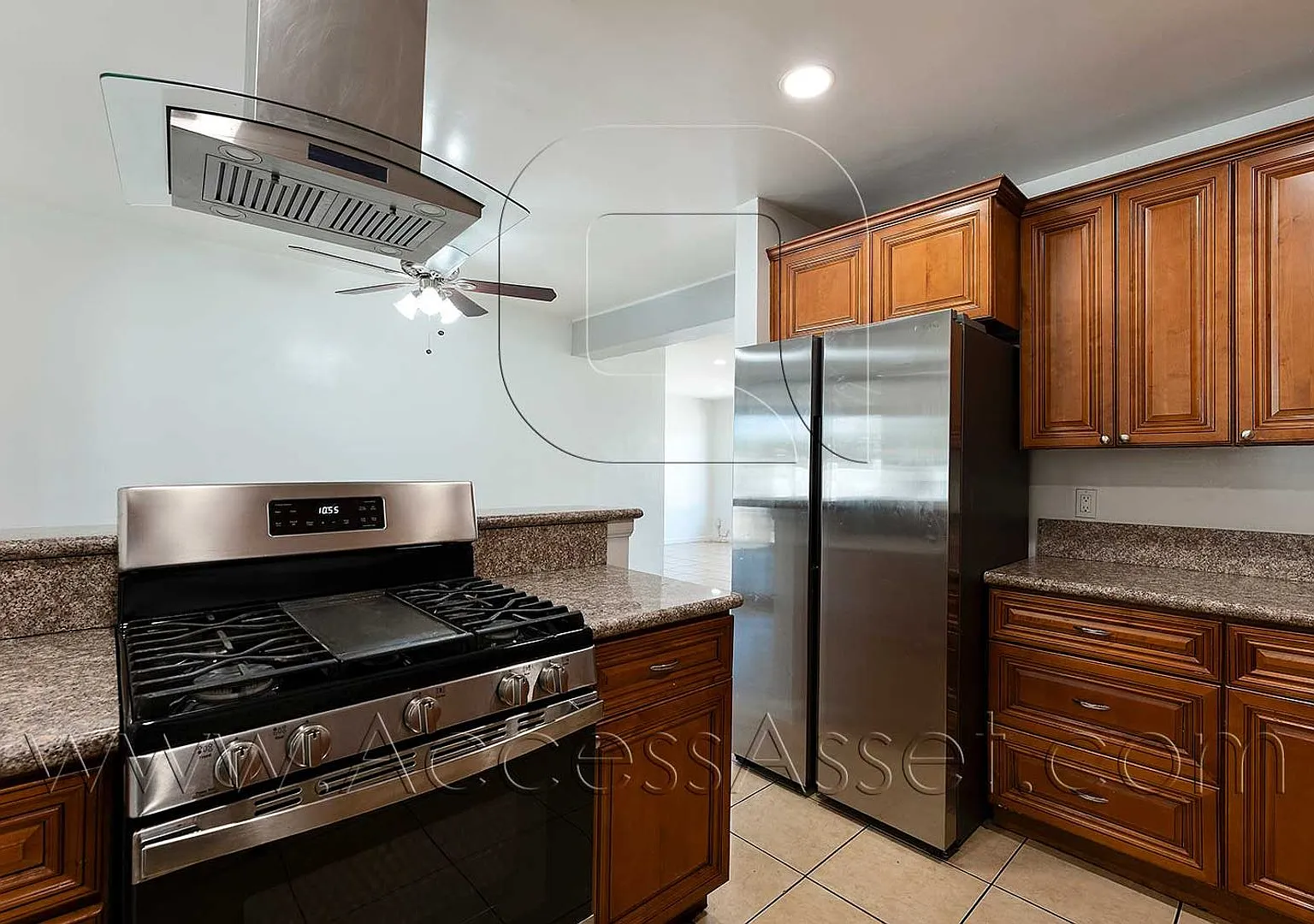 Beautiful Chino Home with Kitchen Island, Fireplace & Outdoor Space — Photo 4