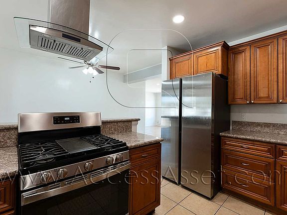 4th image of 12584 Magnolia Ave