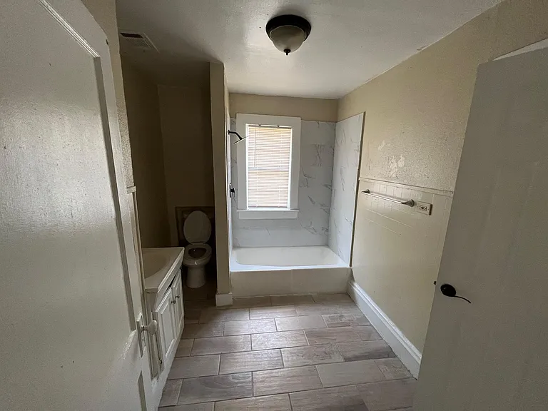 2710 Lenway St — Photo 12