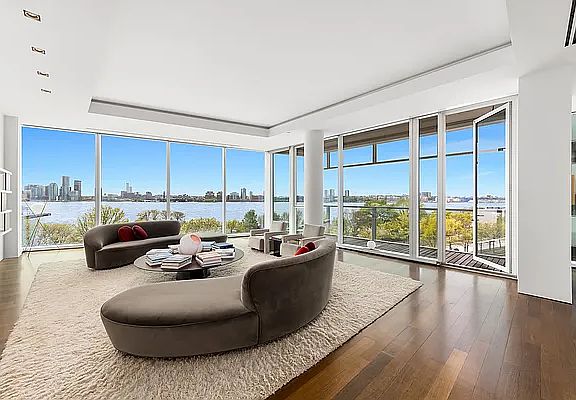 3rd image of 165 Charles St APT 12