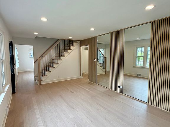 4th image of 2854 Pearl Ave
