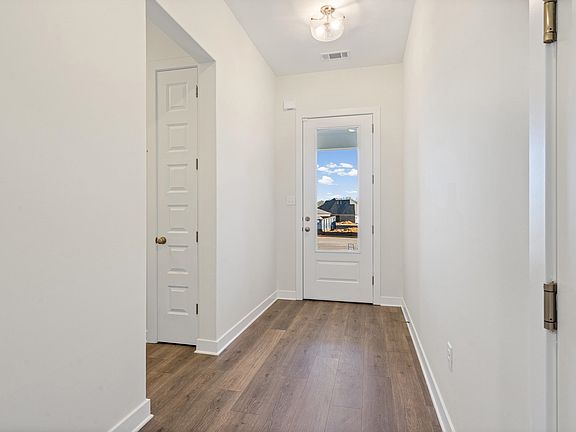 3rd image of 125 Live Oak Cv