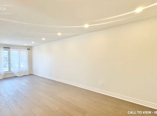 709 Eaglemount Cres #1, Mississauga, ON L5C1N8