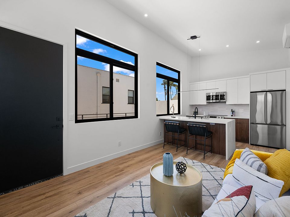 9-13 foot ceilings