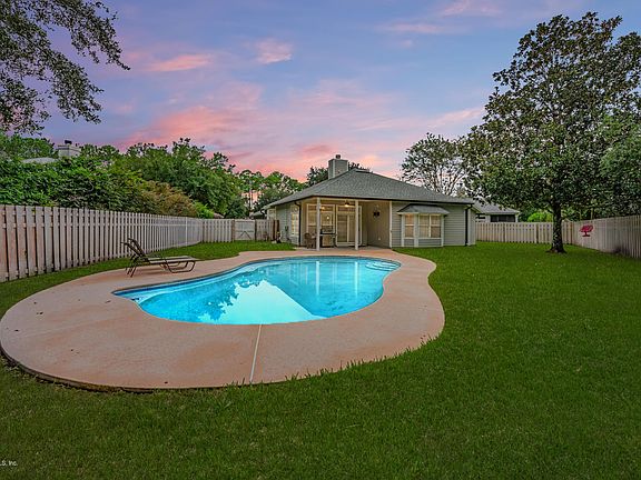 5th image of 521 Loveland Pl
