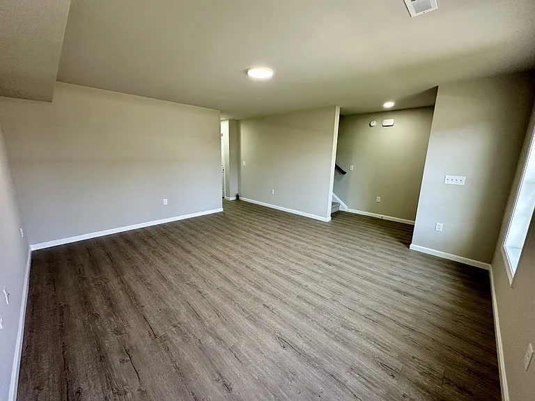 226 Rojan Rd — Photo 25
