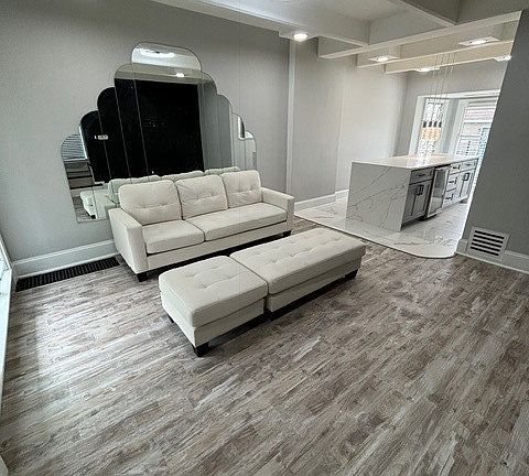 3rd image of 9344 S King Dr