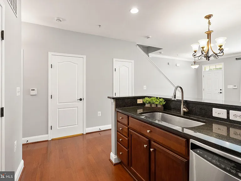242 N Summit Ave #21 — Photo 22