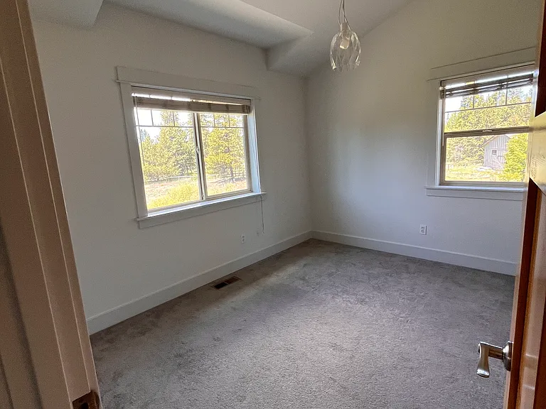 55219 Huntington Rd — Photo 19