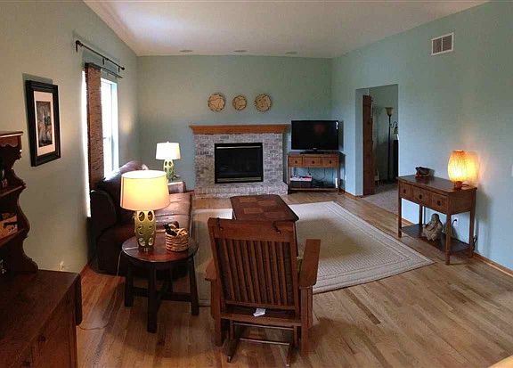3rd image of 343 Stonefield Dr