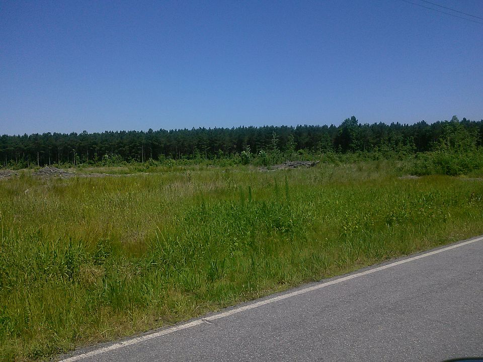 2nd image of 1601 Paradise Rd