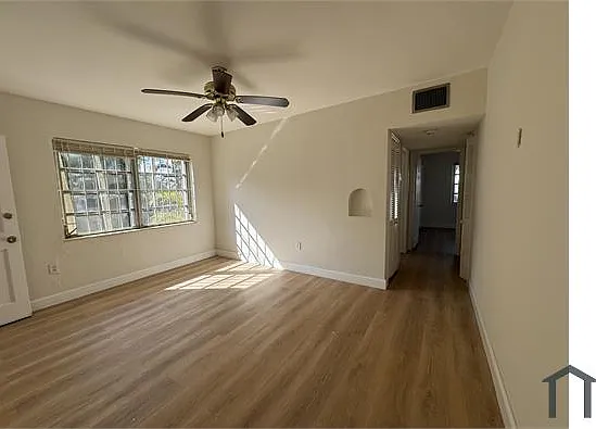 1421 SW 37th Ave — Photo 8