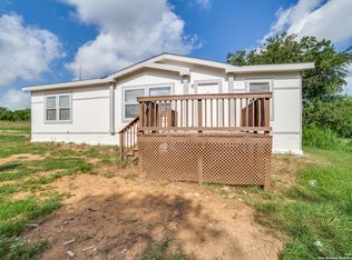 830 County Road 6751, Devine, TX 78016
