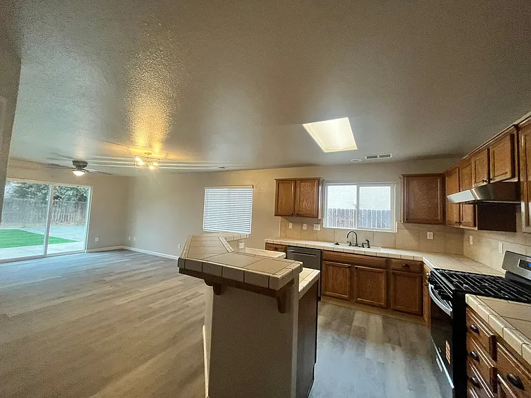 4106 W Prospect Ave — Photo 3