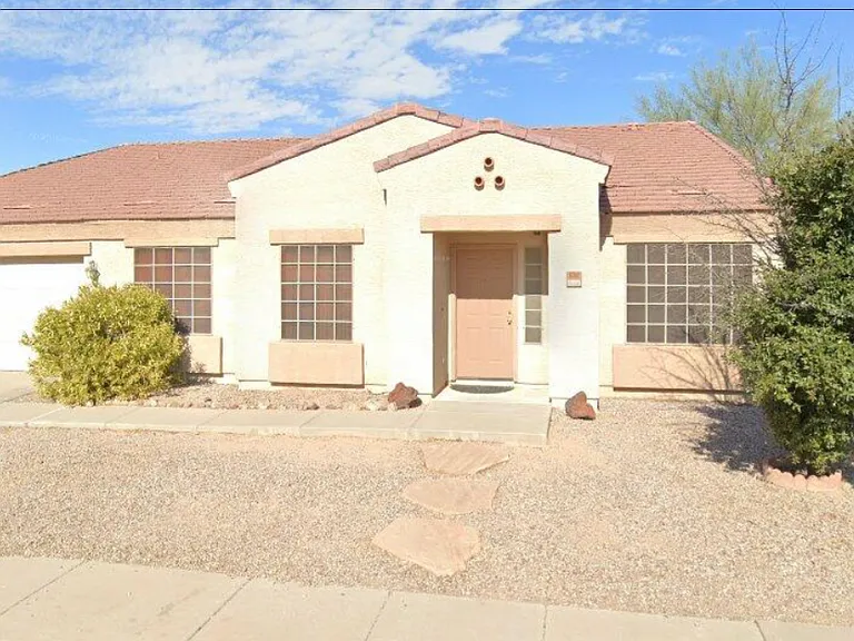 608 W Rattlesnake Pl — Photo 2