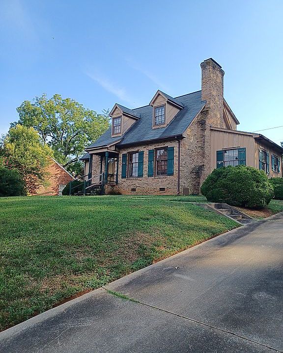 1st image of 414 W Willowbrook Dr