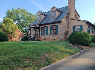 414 W Willowbrook Dr, Burlington, NC 27215
