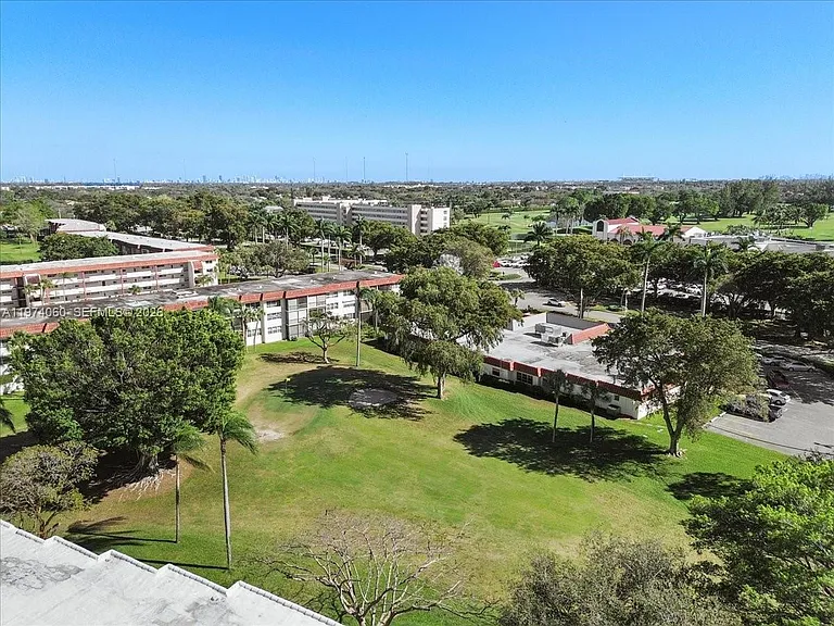 811 S Hollybrook Dr #208 — Photo 45