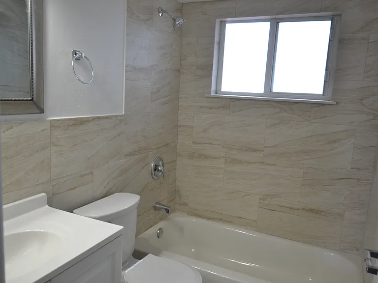 1351 Whitehall Ln — Photo 15