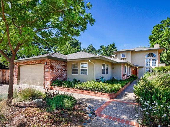 2nd image of 1530 Meadowlark Way