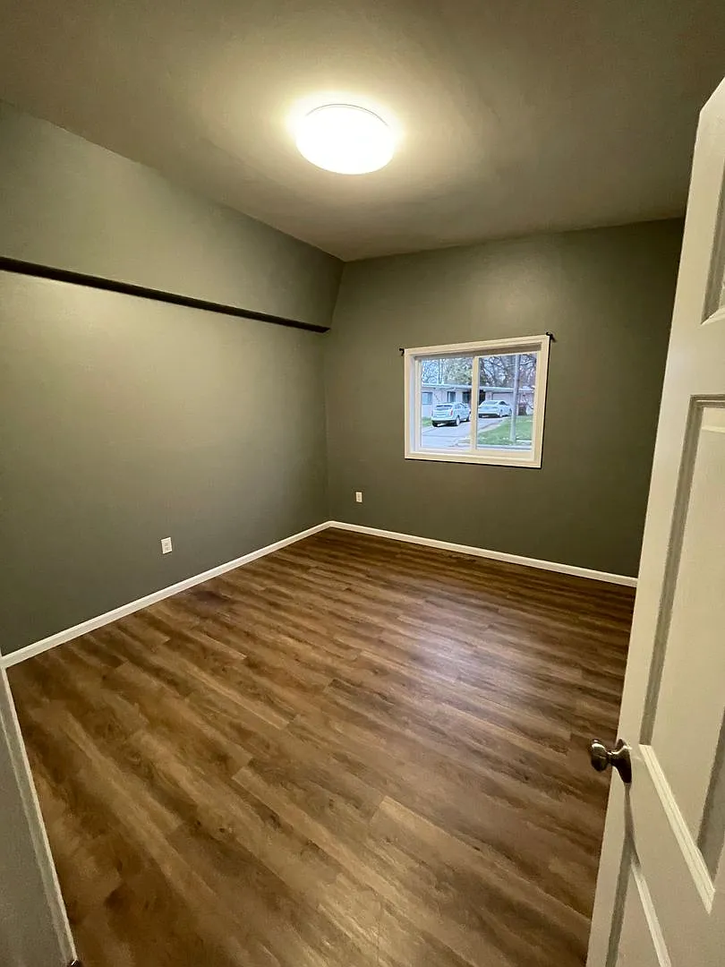 3 bed 1 bath duplex — Photo 3