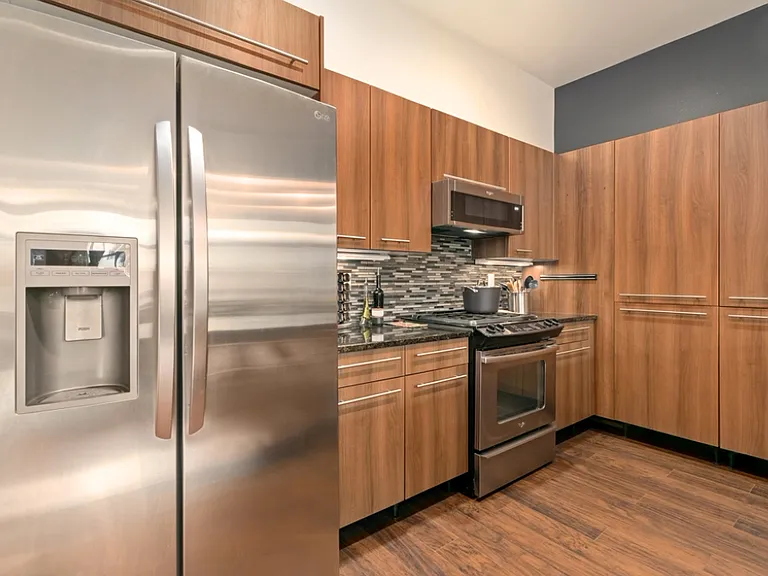 803 Blondel St #101 — Photo 4