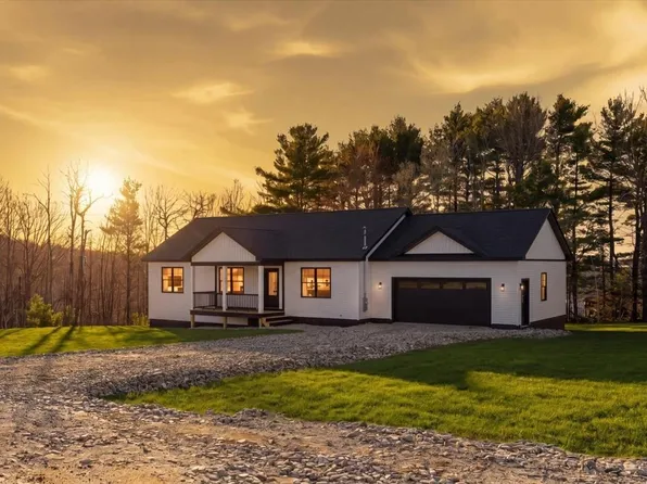 10 Meadow Lane E, Oxford, ME 04270