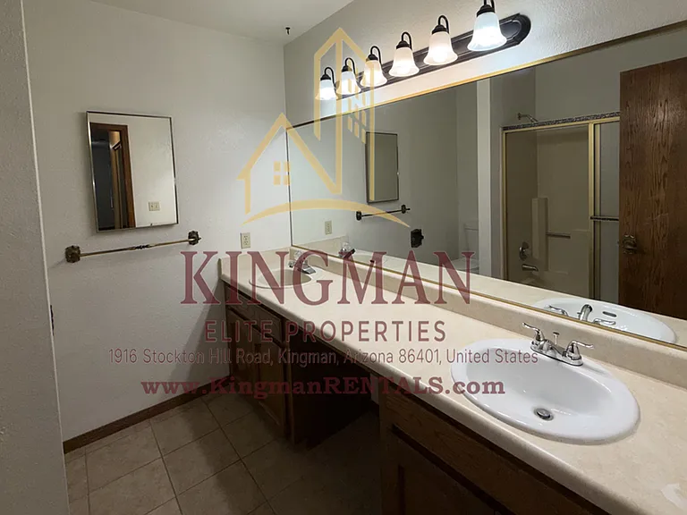 2112 Florence Ave — Photo 17