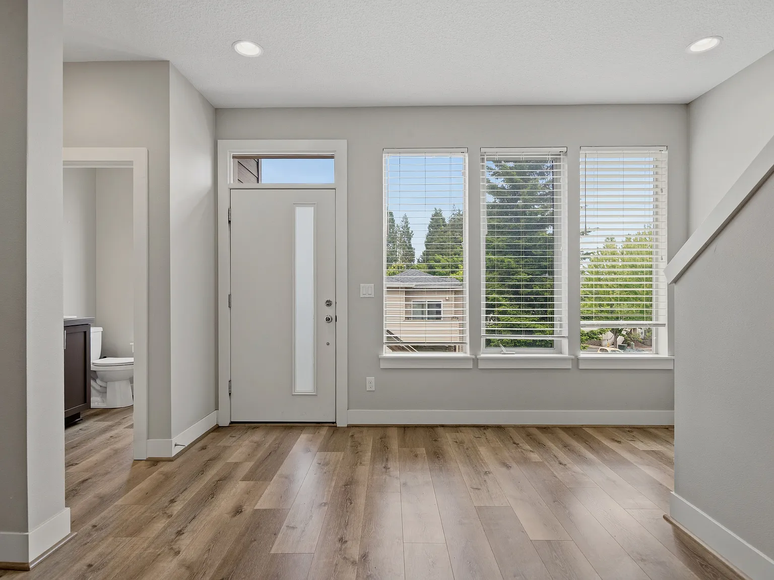 4 bed, 3.5 bath, 1583 sqft, $2,700 — Photo 2