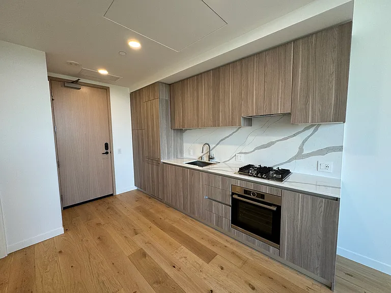 10232 NE 10th St #1106 — Photo 1