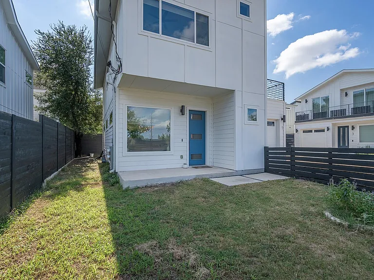 1419 Montopolis Dr #1 — Photo 2
