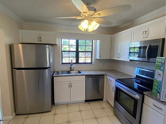 3rd image of 1512 SE Belcrest St