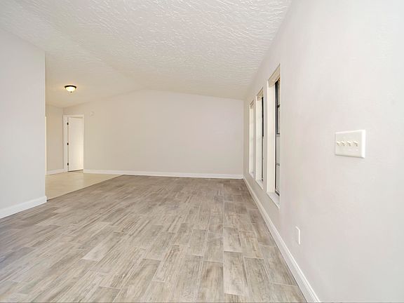 4th image of 3089 Longwood Blvd