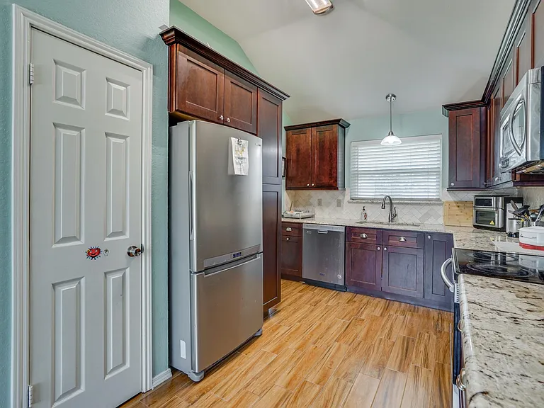 369 Phillips Dr — Photo 17