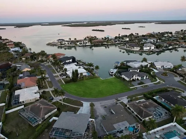 711 Fairlawn CT, MARCO ISLAND, FL 34145
