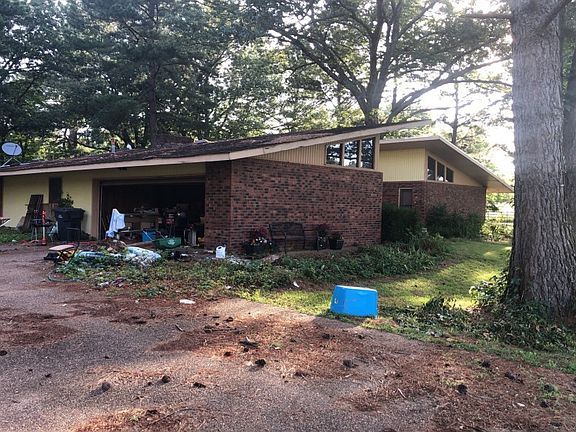 4th image of 700 Plum Hill Dr