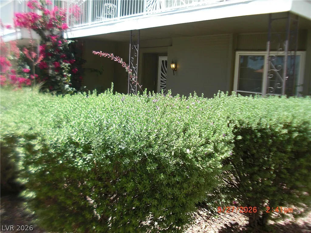 3 bed, 2.5 bath, 1968 sqft, $1,950 — Photo 2