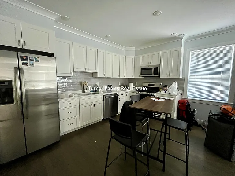 79 Linden St #2 — Photo 3