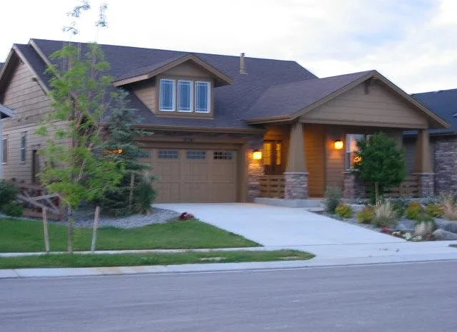 4 bed, 3500 sqft, $3,025 — Photo 1