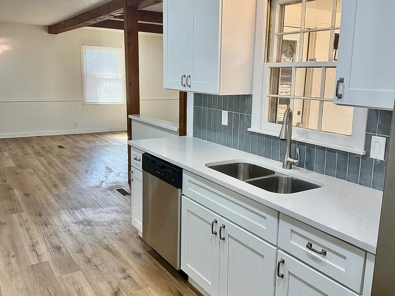 1404 Green Meadow Rd — Photo 5