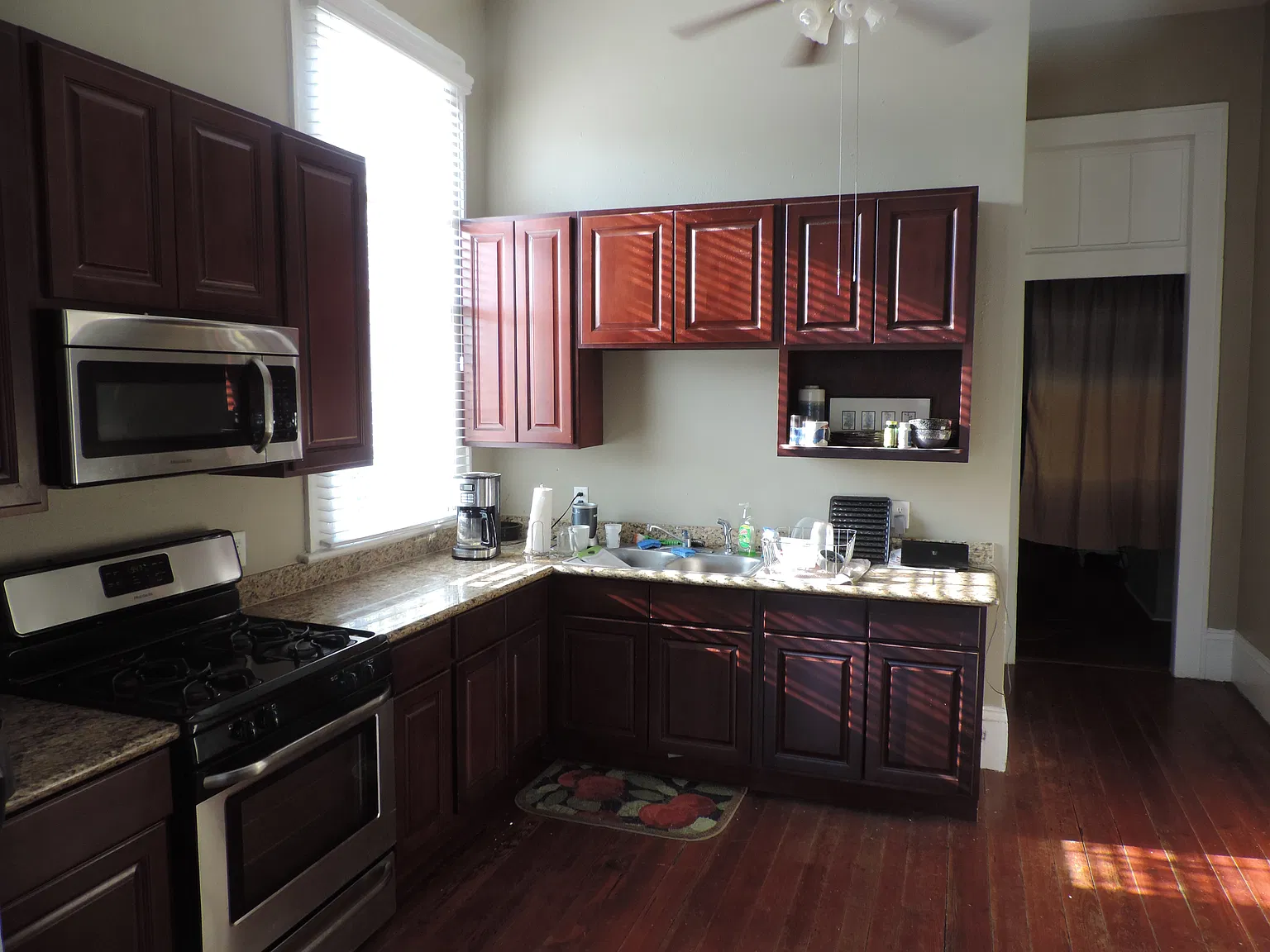 1 bed, 1200 sqft, $1,390 — Photo 2