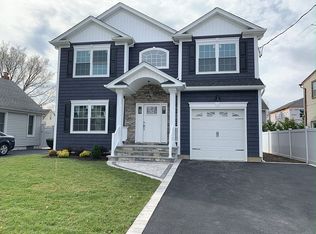 1706 Bushwick Ave, Merrick, NY 11566