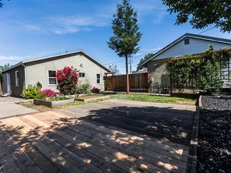 1044 Branham Ln — Photo 16