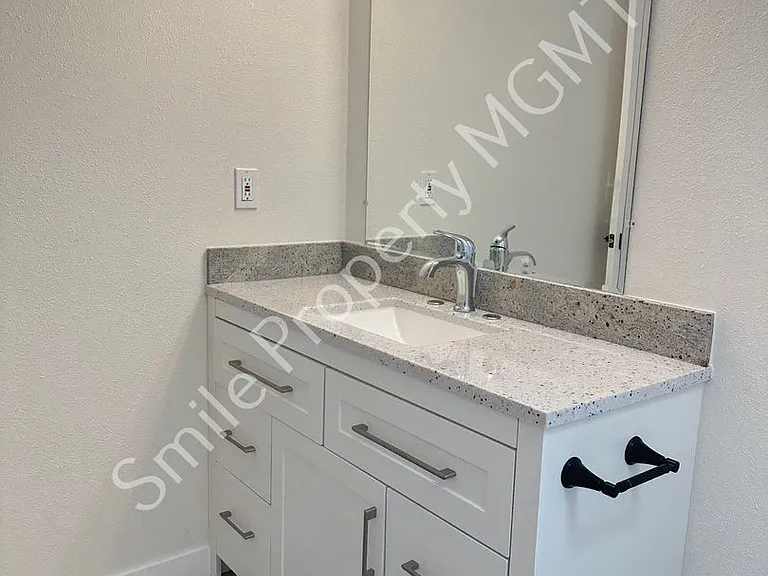 8504 SE Raymond Ct #A — Photo 16