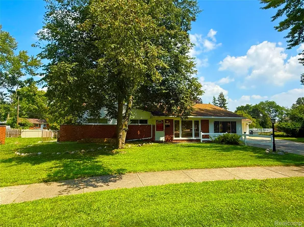 18582 Whitby St, Livonia, MI 48152
