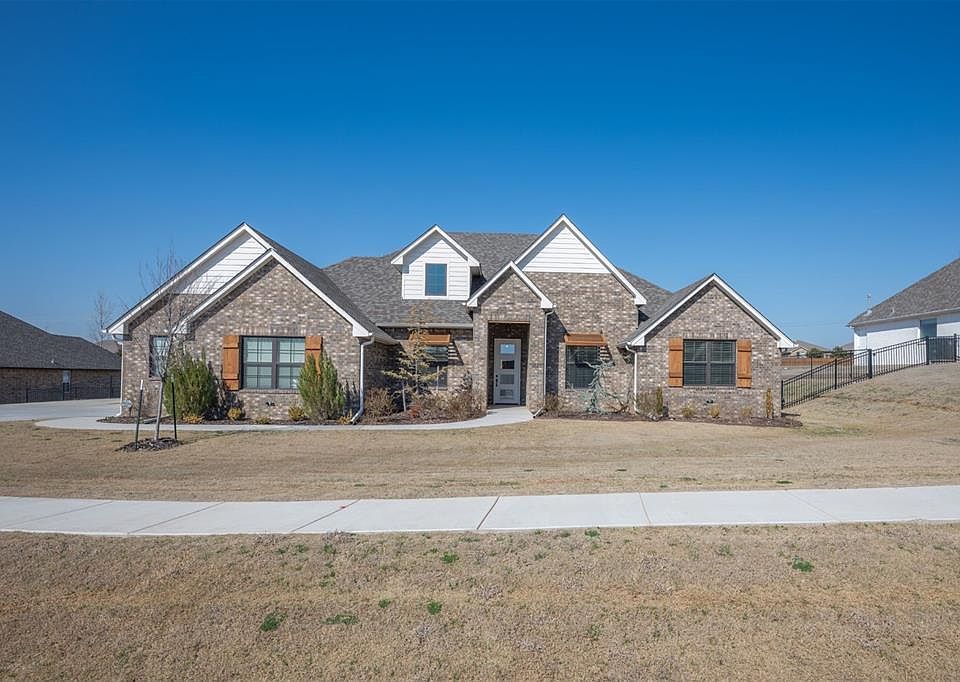 1st image of 701 Villaverde Dr