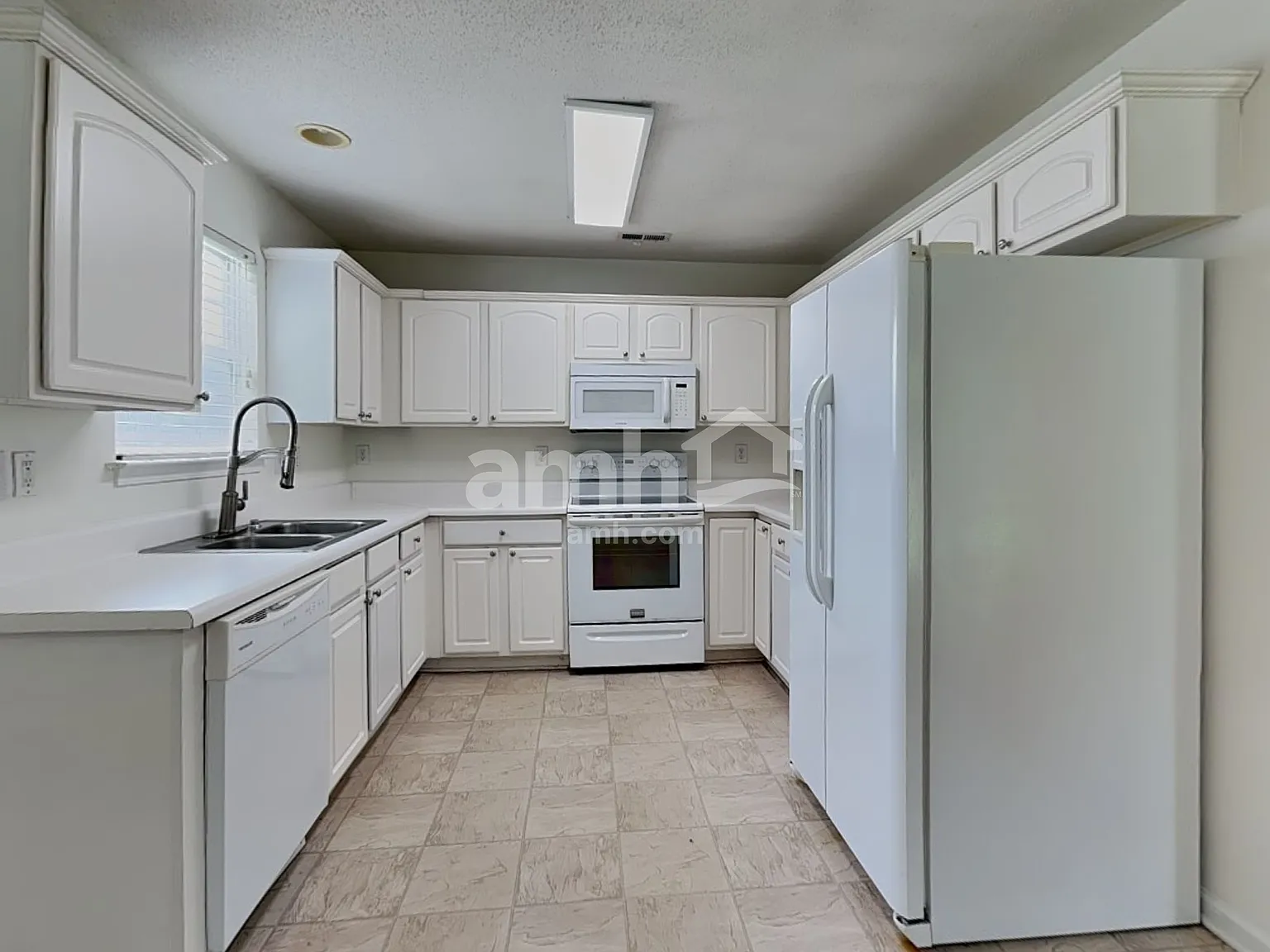 3 bed, 2.0 bath, 1514 sqft, $1,980 — Photo 3