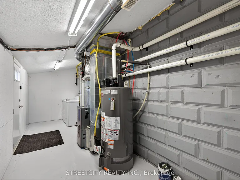 1055 Commissioners Rd E — Photo 24