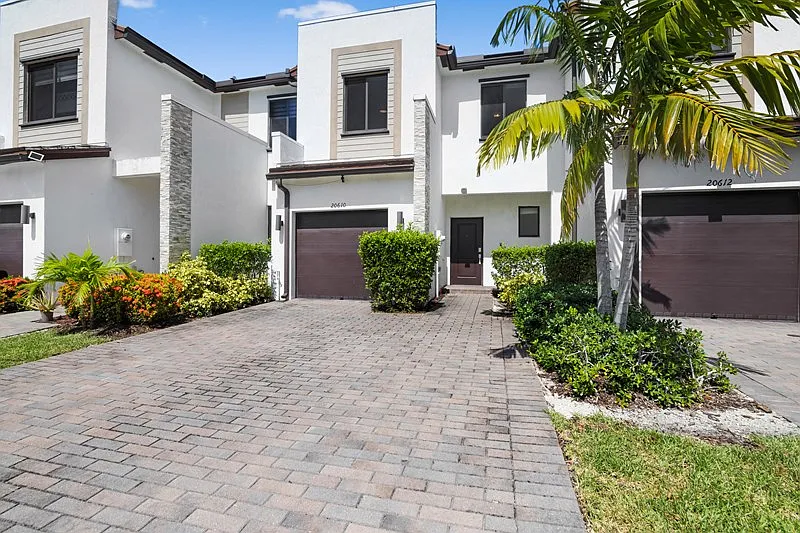 3 bed, 1618 sqft, $3,300 — Photo 3