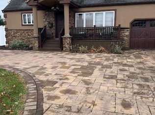 258 N Suffolk Ave, Massapequa, NY 11758